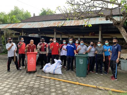 Gerakan Bersama Ayo Kumpulkan Sampah Plastik Desa Pemuteran