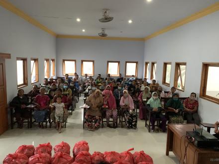 Pembagian 100 Paket Sembako dari UPK WPM Nitya Arta Kecamatan Gerokgak